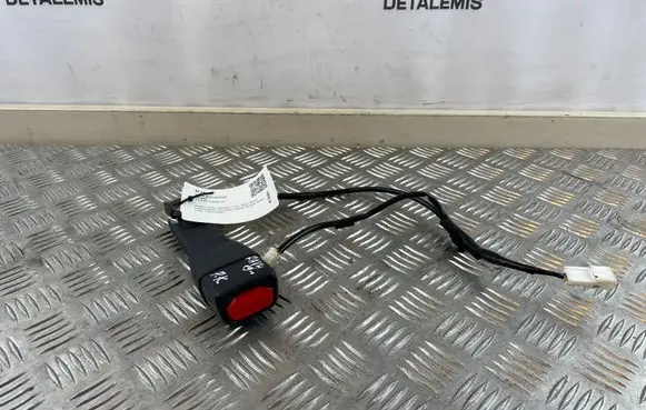 Toyota RAV 4 (XA50) Front seatbelt buckle B630