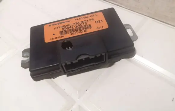 Hyundai Tucson JM Transfer box differential control unit 9544724010 4450000137C 137001325
