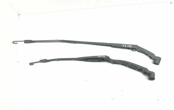 Mazda CX-30 Front wiper blade arm