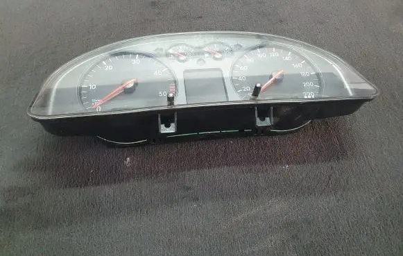 Volkswagen PASSAT B5 Speedometer (instrument cluster)