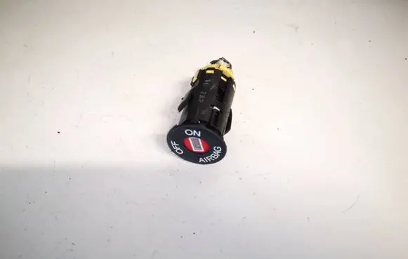 Honda Insight Passenger airbag on/off switch 