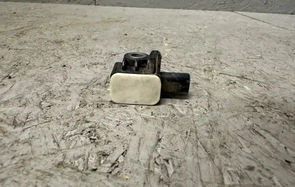 Mercedes-Benz ML W166 Airbag deployment crash/impact sensor A1668210151 56054085AA