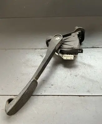 Volvo V70 Accelerator throttle pedal 6PV00853712 30683516