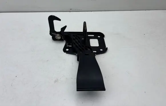 Audi A5 Sportback 8TA Engine bonnet/hood lock/latch loop/hook 8T0823480