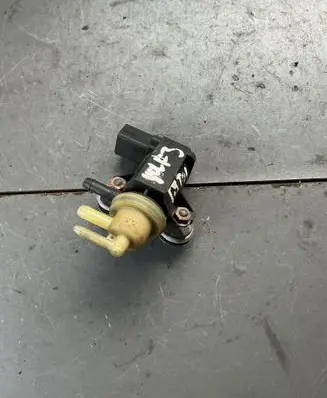 Volkswagen Golf III Vacuum valve Cg3cz