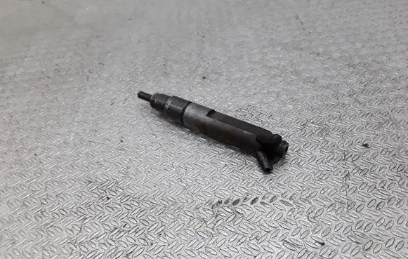 Volkswagen Golf IV Fuel injector 038130201G