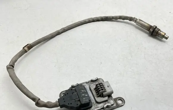 Nissan Navara D23 Lambda probe sensor 5WK97377 SNS377 A2C93254400