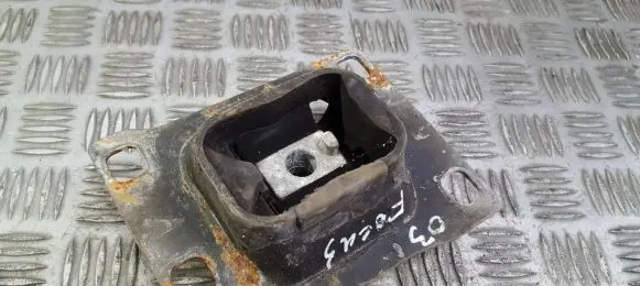 Ford Focus Engine mount bracket 98ab7m121pb 98ab-7m121-pb