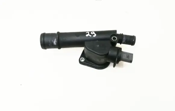 Volkswagen PASSAT B6 Engine coolant pipe/hose 038121132G