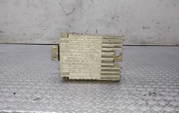 Mercedes-Benz S W220 Coolant fan relay A0205451532