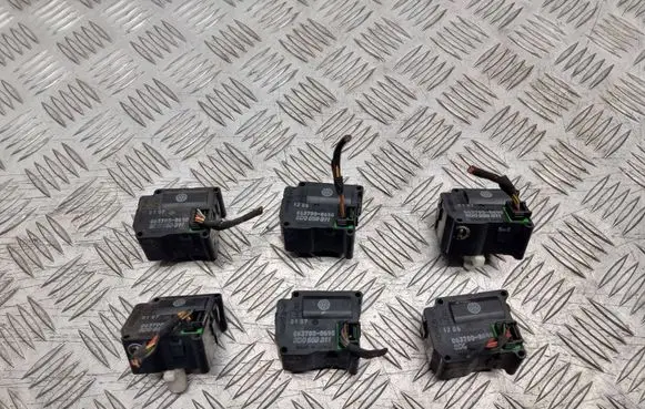 Volkswagen Phaeton Air flap motor/actuator 0637008690 3D0959311