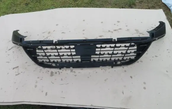 Front bumper lip