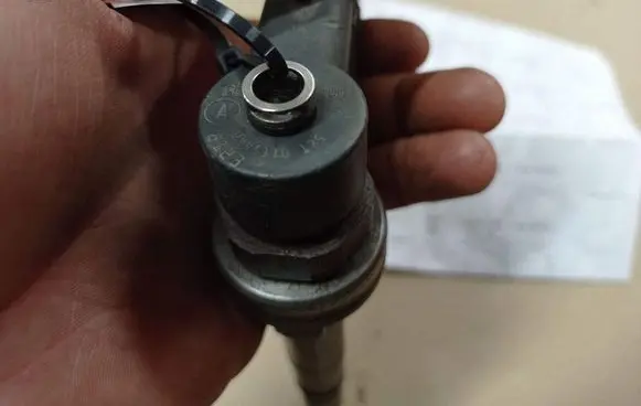 Opel Astra H Fuel injector 0445110175