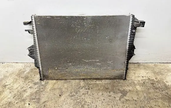 Volkswagen Touareg II Coolant radiator 7P0121253A