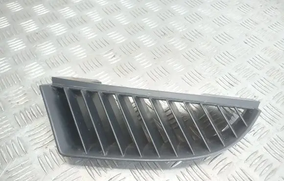 Mitsubishi Colt Front bumper upper radiator grill MN127773