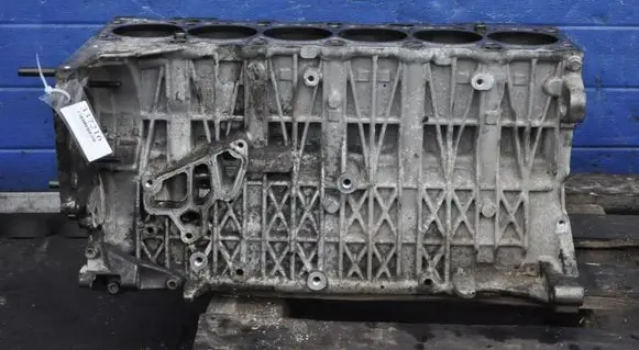 BMW 5 E60 E61 Engine block 306D3
