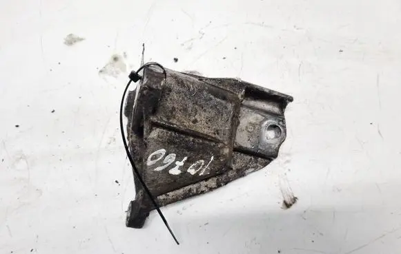 Renault Espace II Engine mounting bracket