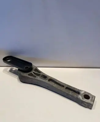 Volkswagen Tiguan Engine mounting bracket 3C0199855M