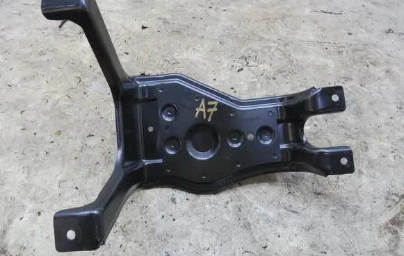 Audi A7 S7 4G Spare wheel mounting bracket 4G0802715