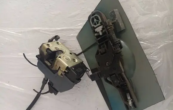 Renault Laguna II Rear door lock 009152