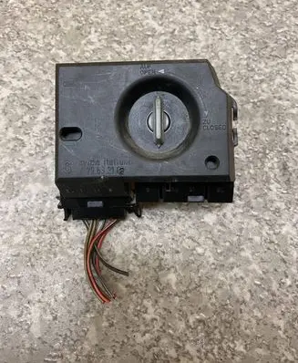 Audi 80 90 S2 B4 Tail light bulb cover holder 29632102