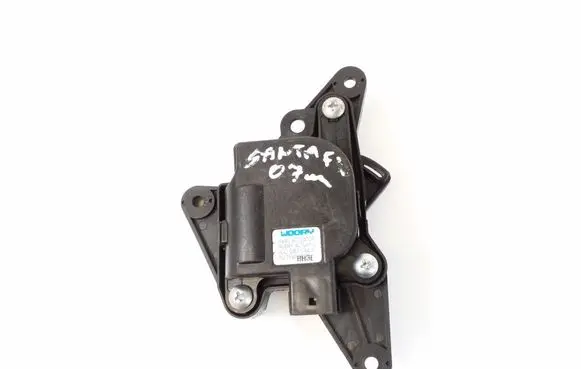 Hyundai Santa Fe Air flap motor/actuator D267CA4LA