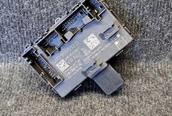 Audi Q7 4M Door control unit/module 4M0959592D 4M0959592C