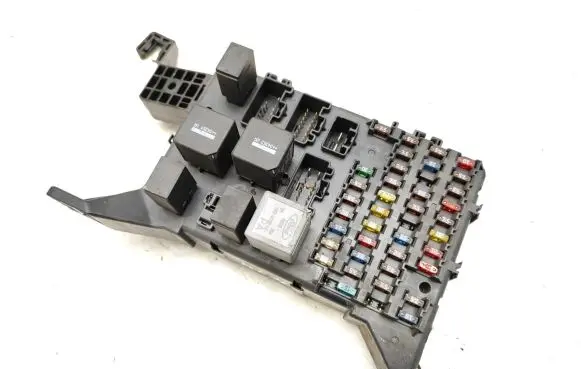 Ford Mondeo Mk III Fuse module 4S7T14A073AA