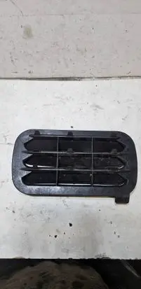 Mercedes-Benz E W124 Quarter panel pressure vent 1248370230