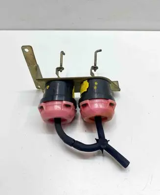 Engine mount vacuum valve