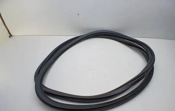Volvo XC90 Front door rubber seal 