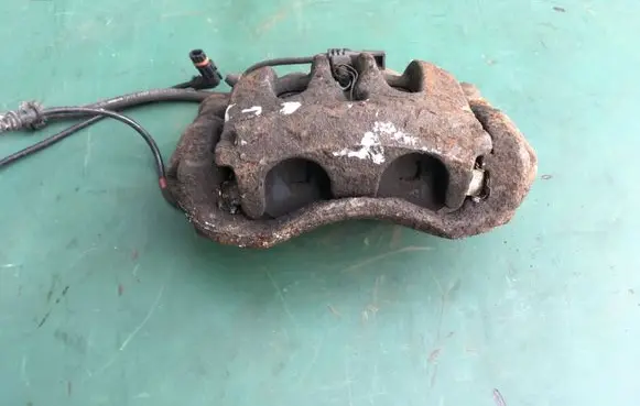 Mercedes-Benz Vito Viano W639 Front brake caliper 6394400235