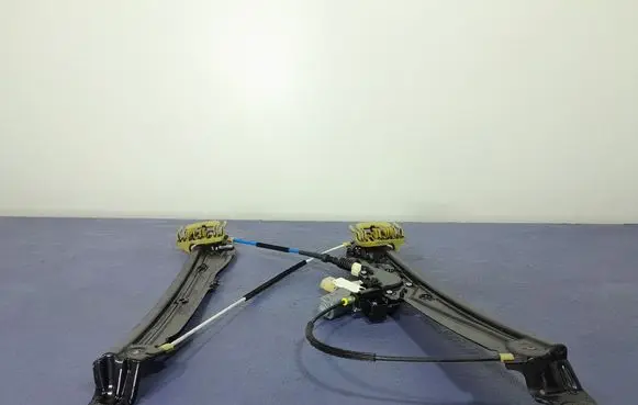 BMW 5 F10 F11 Front door window regulator with motor 7248171