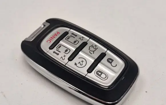Chrysler Pacifica Ignition key/card 68217832AC