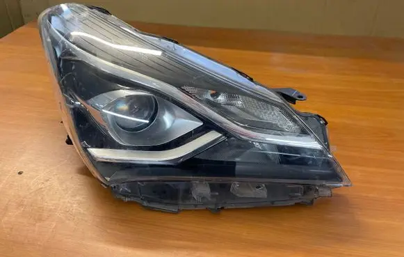 Toyota Yaris Headlight/headlamp