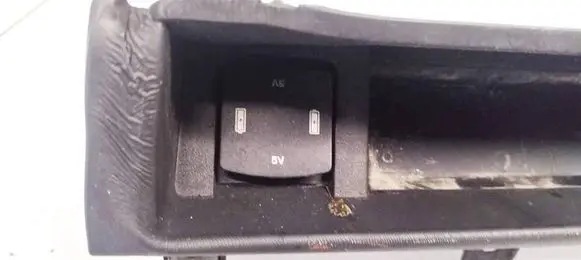 Land Rover Discovery Sport USB socket connector