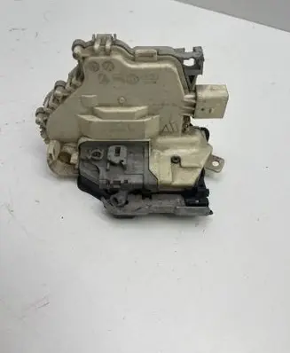 Audi A1 Front door lock 8X2837016