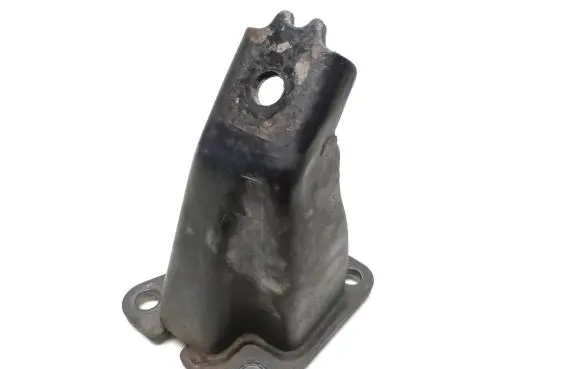Nissan Pathfinder R51 Engine mounting bracket