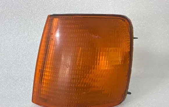 Volkswagen PASSAT B3 Front indicator light 357953049