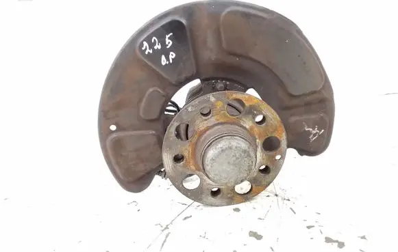 Mercedes-Benz E W212 Front wheel hub A2123322401