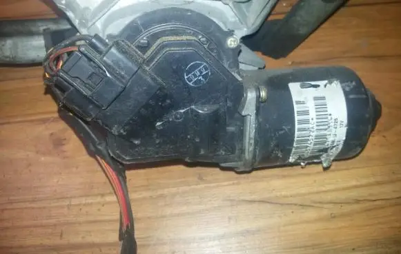 Chrysler 300M Wiper motor