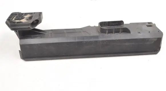 BMW i3 Radiator mount bracket 7616025