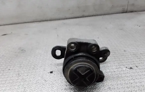 Ford Mondeo Mk III Engine mount bracket HL838M4