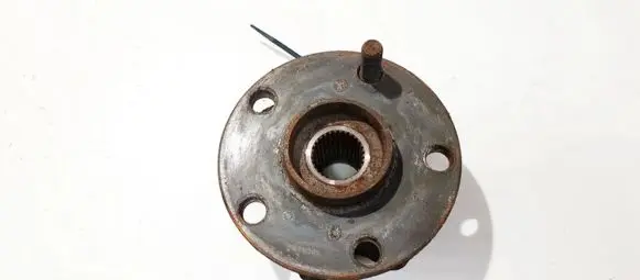 Toyota RAV 4 (XA30) Front wheel hub