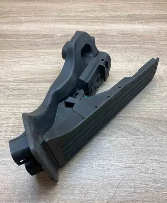Volkswagen PASSAT B6 Accelerator throttle pedal 1K1723503L 6PV00860001
