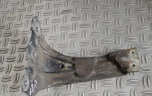 Volkswagen PASSAT CC Fender mounting bracket 3C8821142