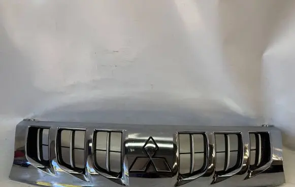Mitsubishi L200 Front bumper upper radiator grill 7450A953 7450A952