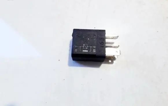 Opel Zafira A Other relay 24432680 702.21