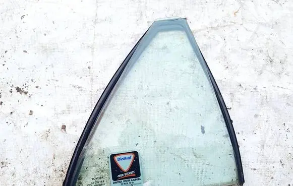 Toyota Avensis T250 Front door vent window glass four-door as2