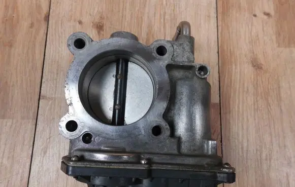 Toyota RAV 4 (XA40) Throttle valve 2203036020